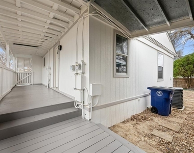 901 Valdez St - Photo Thumbnail 10