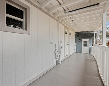 901 Valdez St - Photo Thumbnail 9