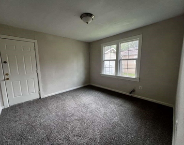 8606 Prairie View Drive - Photo Thumbnail 12