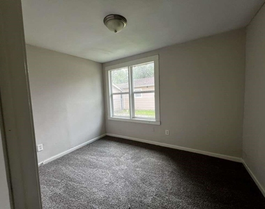 8606 Prairie View Drive - Photo Thumbnail 11