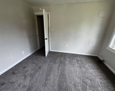 8606 Prairie View Drive - Photo Thumbnail 10