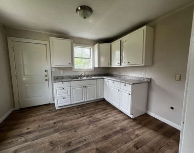 8606 Prairie View Drive - Photo Thumbnail 5