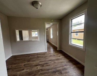 8606 Prairie View Drive - Photo Thumbnail 7
