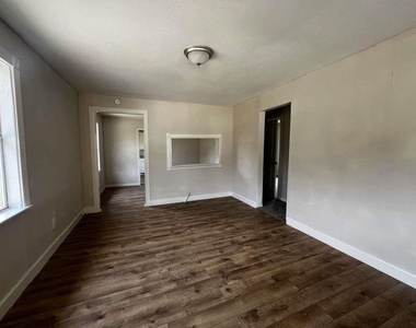 8606 Prairie View Drive - Photo Thumbnail 2