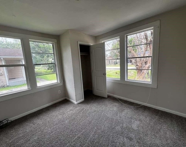 8606 Prairie View Drive - Photo Thumbnail 9
