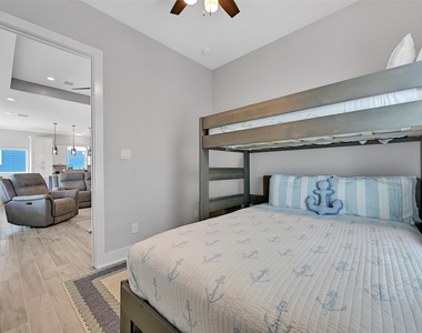 22915 Martes Street - Photo Thumbnail 14