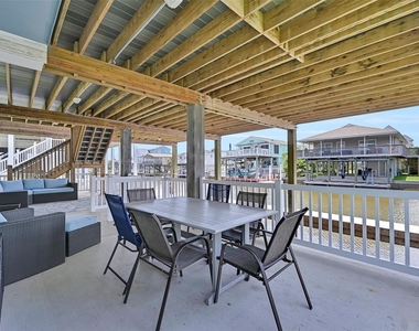 22915 Martes Street - Photo Thumbnail 32