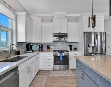 22915 Martes Street - Photo Thumbnail 7