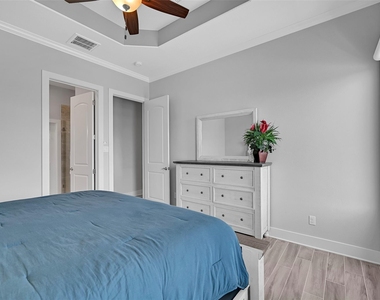 22915 Martes Street - Photo Thumbnail 23