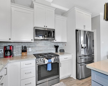 22915 Martes Street - Photo Thumbnail 8