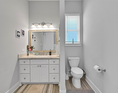 22915 Martes Street - Photo Thumbnail 25