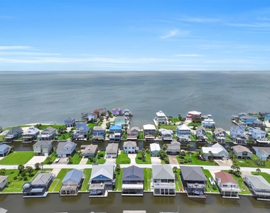 22915 Martes Street - Photo Thumbnail 40