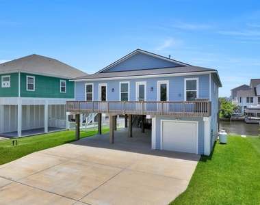 22915 Martes Street - Photo Thumbnail 36