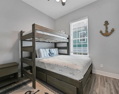 22915 Martes Street - Photo Thumbnail 13