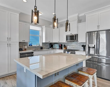 22915 Martes Street - Photo Thumbnail 6