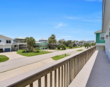 22915 Martes Street - Photo Thumbnail 30