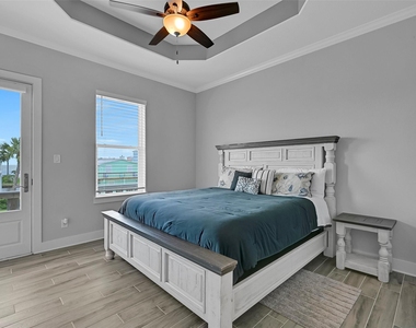 22915 Martes Street - Photo Thumbnail 22