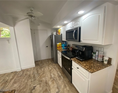 14805 Crooked Pond Court - Photo Thumbnail 11