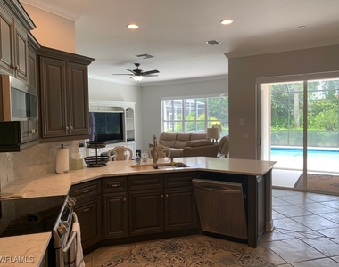 6247 Ashwood Lane - Photo Thumbnail 8