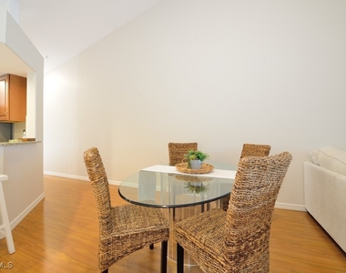 13050 Amberley Court - Photo Thumbnail 8