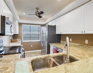 4421 Bay Beach Lane - Photo Thumbnail 3