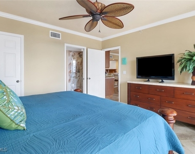 4421 Bay Beach Lane - Photo Thumbnail 7