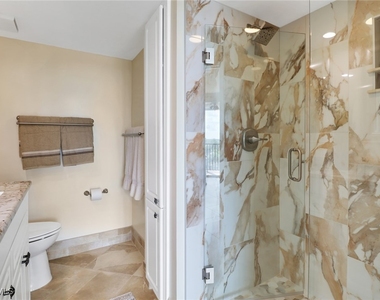 4421 Bay Beach Lane - Photo Thumbnail 9
