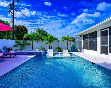690 100th Avenue N - Photo Thumbnail 5