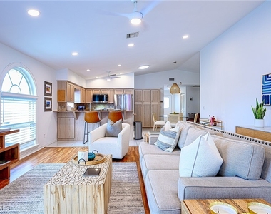 690 100th Avenue N - Photo Thumbnail 9