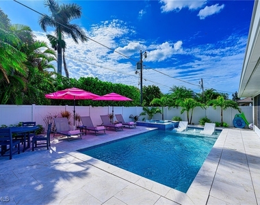 690 100th Avenue N - Photo Thumbnail 4