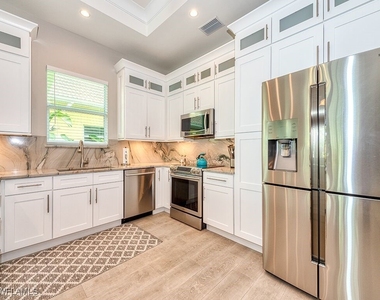 712 108th Avenue N - Photo Thumbnail 11