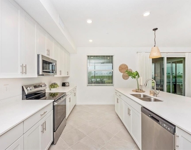 12620 Radiance Court - Photo Thumbnail 9