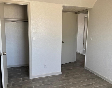 8507 Alameda Avenue - Photo Thumbnail 5