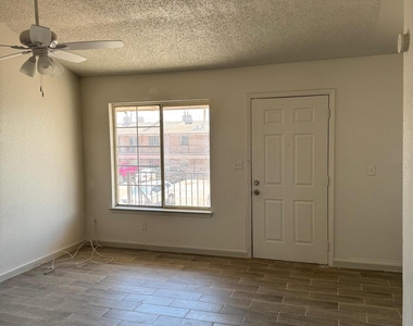 8507 Alameda Avenue - Photo Thumbnail 3