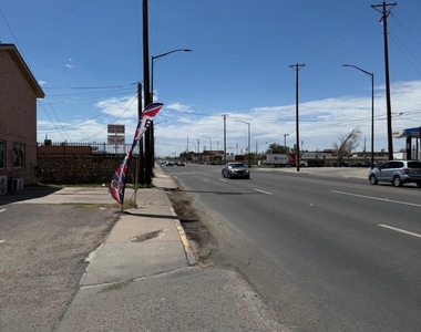 8507 Alameda Avenue - Photo Thumbnail 9