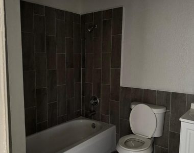 8507 Alameda Avenue - Photo Thumbnail 7
