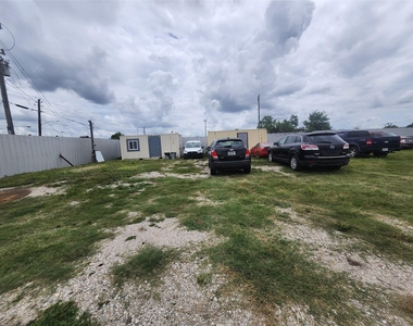 7037 W Orem Drive - Photo Thumbnail 6