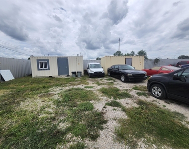 7037 W Orem Drive - Photo Thumbnail 1