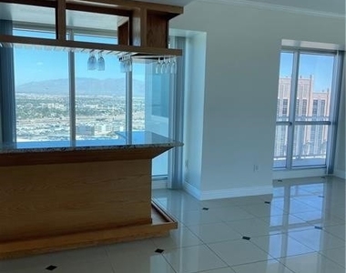 2700 Las Vegas Boulevard - Photo Thumbnail 2