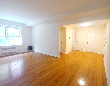 915 East 17th Street - Photo Thumbnail 2