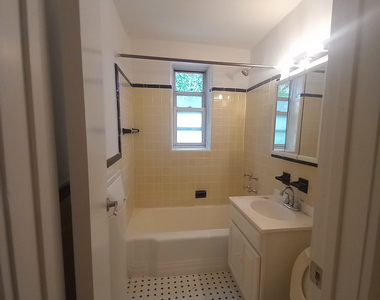 915 East 17th Street - Photo Thumbnail 3