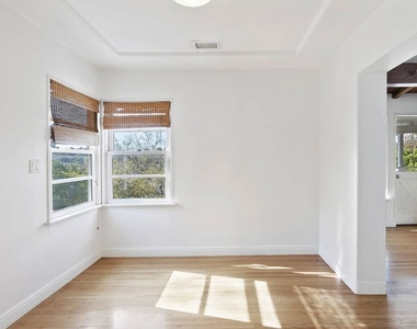 2661 Lake View Terrace - Photo Thumbnail 8