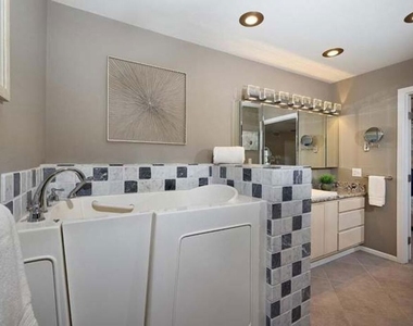 2552 Navarra Drive - Photo Thumbnail 18