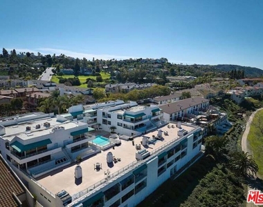 2552 Navarra Drive - Photo Thumbnail 3