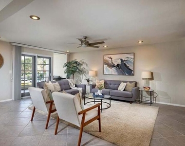2552 Navarra Drive - Photo Thumbnail 15