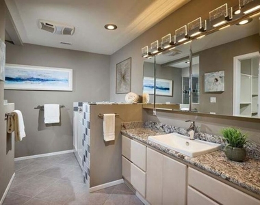 2552 Navarra Drive - Photo Thumbnail 9