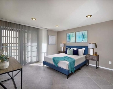 2552 Navarra Drive - Photo Thumbnail 7