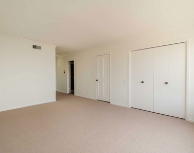 18041 Blue Sail Drive - Photo Thumbnail 15
