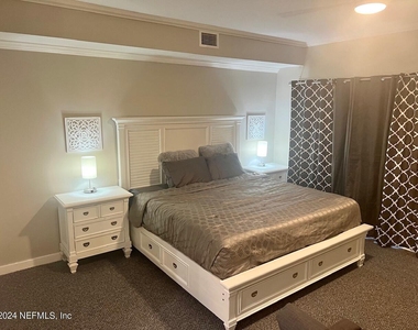 955 Registry Boulevard - Photo Thumbnail 8
