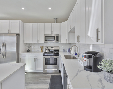 1111 Bonnie Brae Place - Photo Thumbnail 5